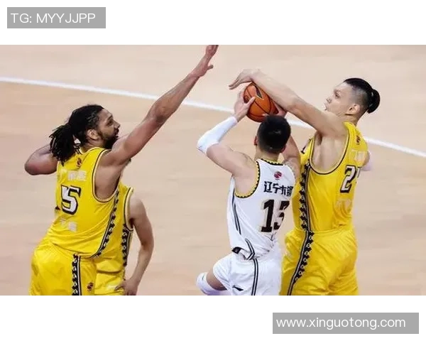 北京篮球队团队协作引发热议球迷对战术配合和球员默契提出不同看法