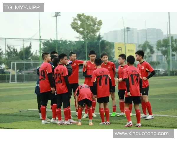 漫展上足球明星的魅力排名揭秘谁是最受欢迎的球场偶像 漫展上足球明星的魅力排名揭秘谁是最受欢迎的球场偶像