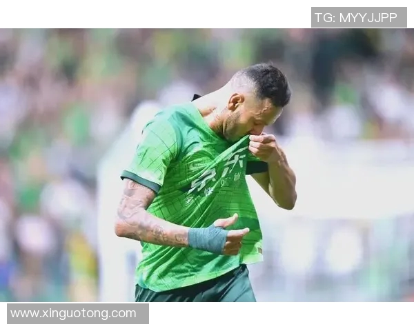 足球明星放狠话引发热议赛场争锋再掀波澜球迷期待精彩对决